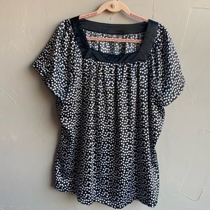 Apt 9 Woman Black & White Poaka Dot Blouse SZ 1X Short sleeves feels like Satin
